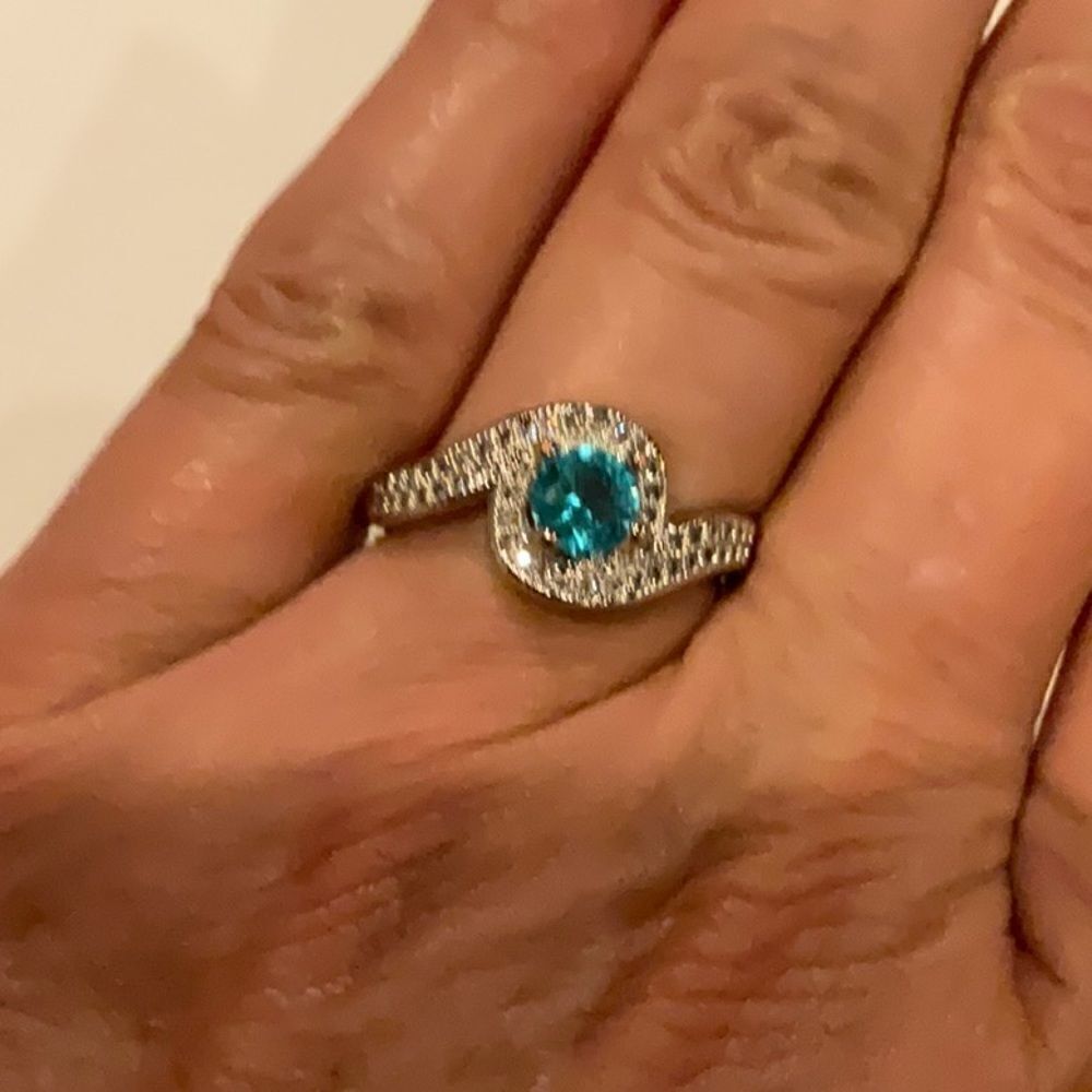 Adorable Blue Stone Ring   - Picture 4 of 6